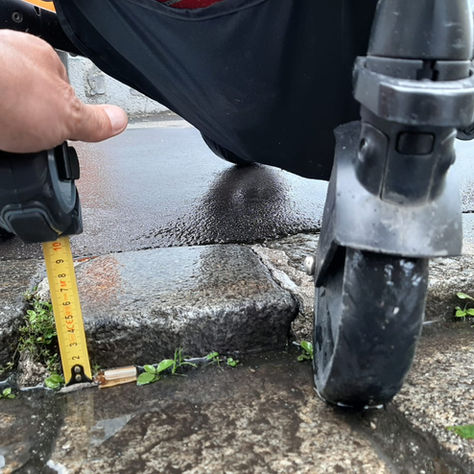 Gehsteigkanten: Den Älteren und Schwächeren den Weg ebnen!