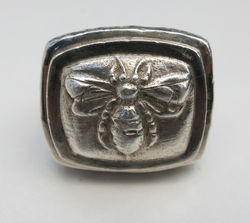 Bee w/Honeycomb Band Ring