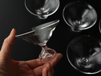 【 杉江智 -クリスタルガラスの器- 展 】より、雫シリーズ