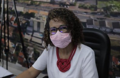 Edna cobra políticas de combate à pobreza