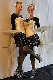 candy girls snoep uitdelen dansen
