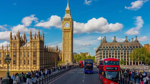 Lifetime smoking ban for those born after 2009 in the UK