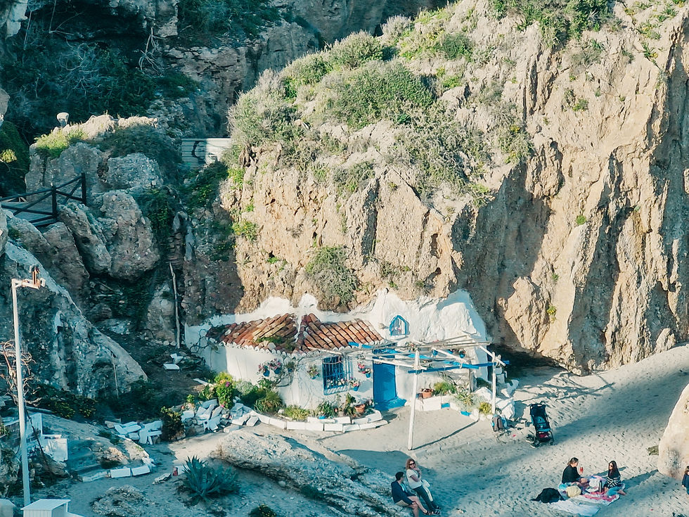 klein huisje aan de kust in Nerja