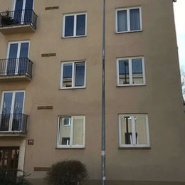 Video opravy fasády tentokrát z Dejvic