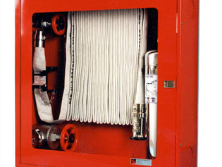 Fire hose cabinet installation precautions infographic showing common mistakes such as blocked access, undersized cabinets, weak wall anchors, moisture buildup, and improper equipment placement.