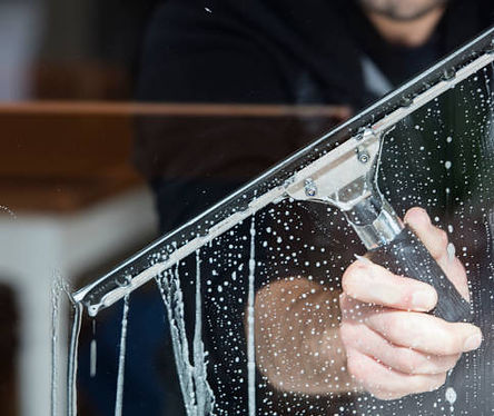 Window Cleaning Service in Seguin, ON cleaning residential home windows