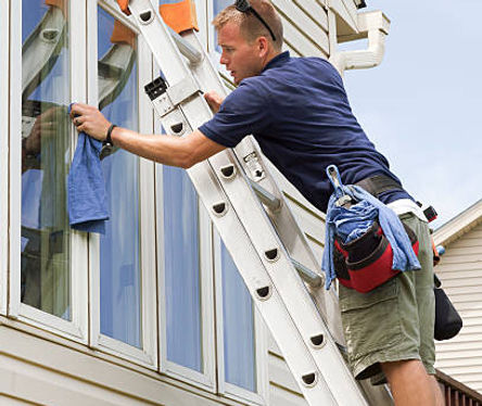 Window Cleaning Service in Seguin, ON cleaning residential home windows