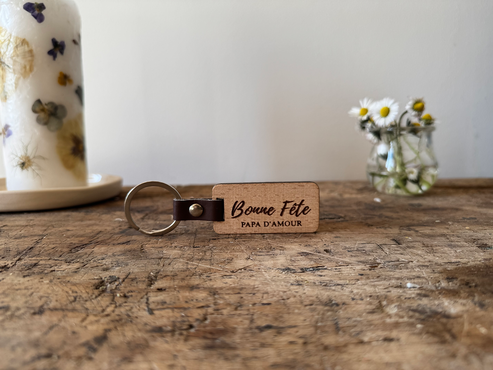 Miniature : Porte clé gravé - Je t'aime- ou - Bonne fête - en bois et cuir