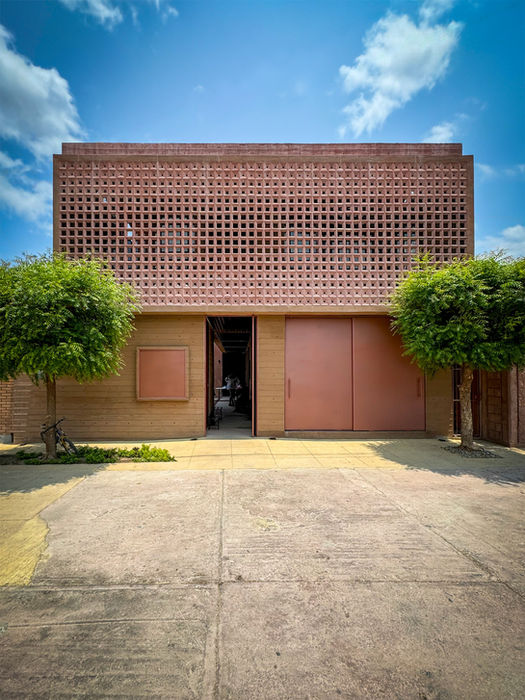 Mexican Architecture, sustainable architecture, passive architecture, light and shadow play, texture, concrete architecture, low cost architecture, civic architecture, social architecture, AIDIA STUDIO, vaults, Oaxaca architecture, craft architecture, concrete lattice, public architecture, community architecture, pigmented concrete