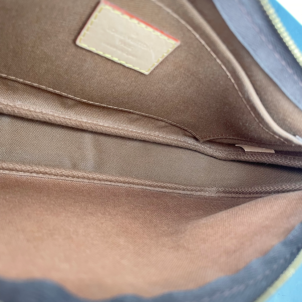 Thumbnail: Louis Vuitton Large Pochette Monogram CA5220