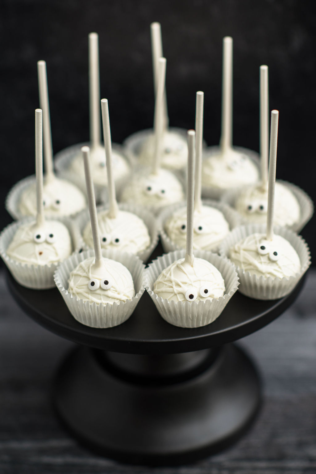 Vegan Mummy themed cake pops for Halloween