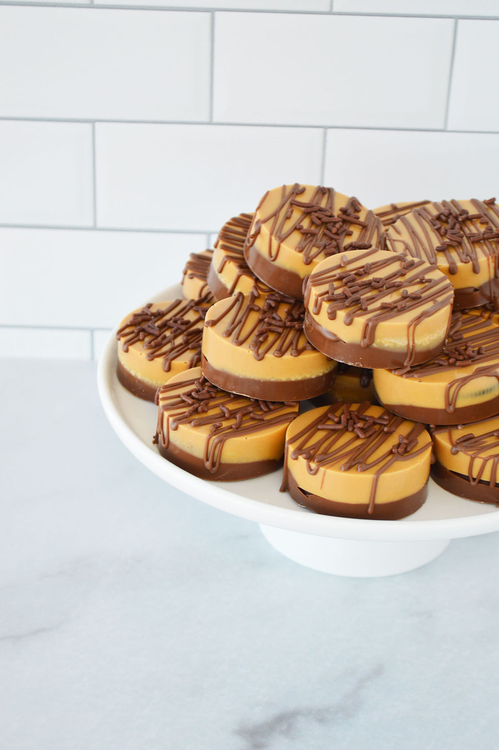 chocolate peanut butter dipped oreo cookies