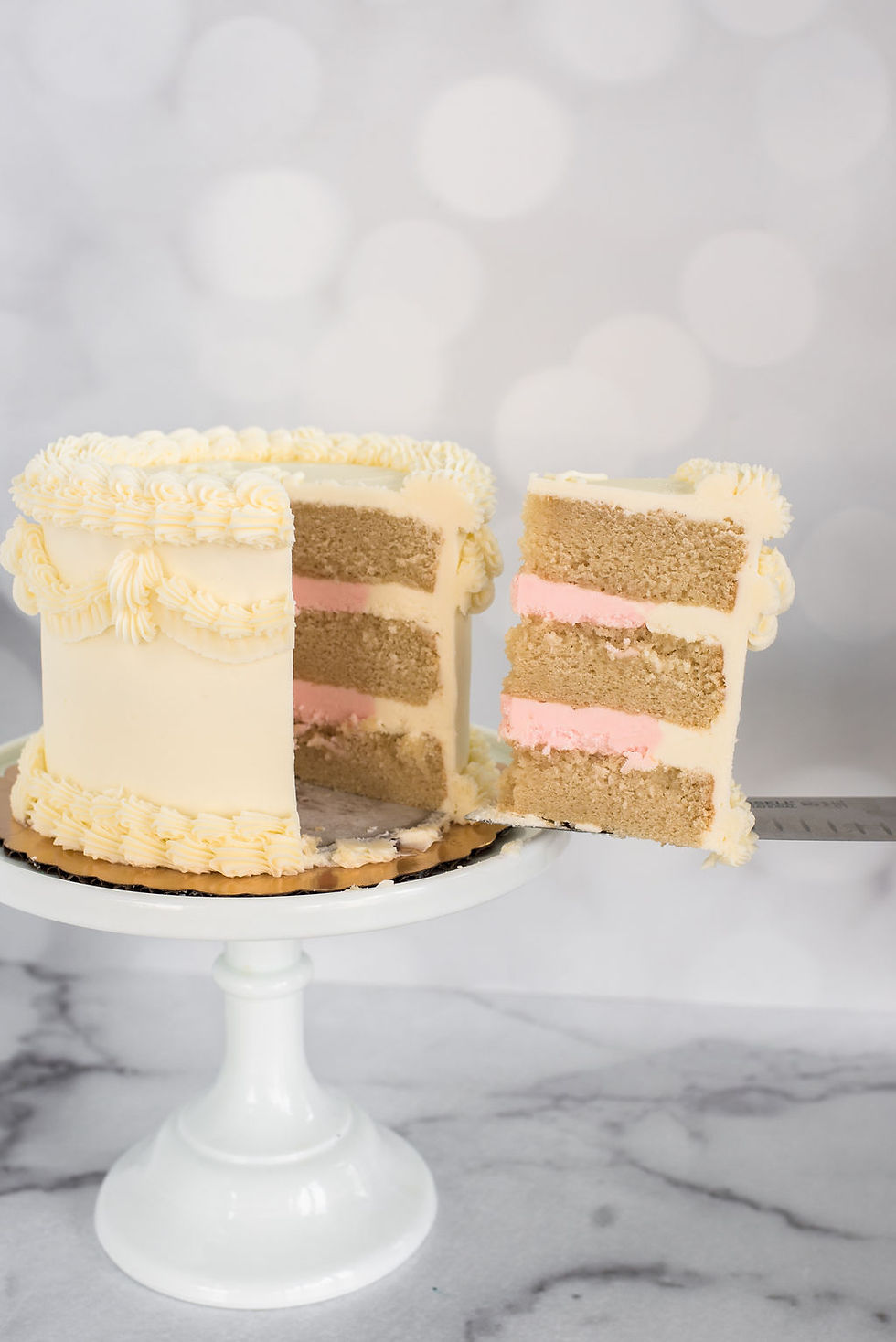 Gender Reveal Cake with Gender Surprise Filling