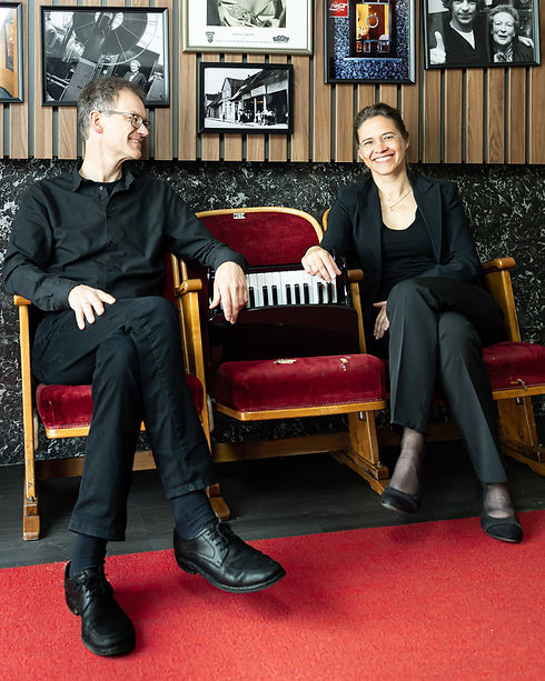 Monika und Martin im Eingang.jpg