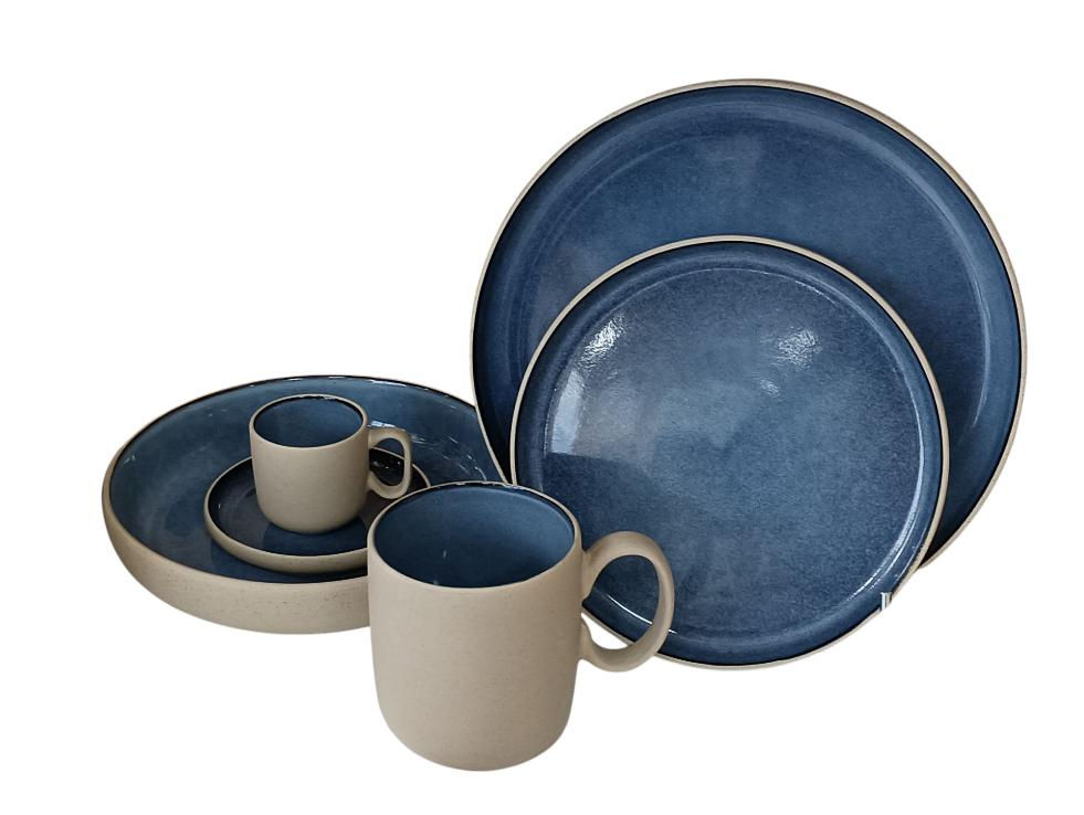 Assiettes, tasses et mugs Collection Argeggio de la marque Rose & Tulipani. En faïence couleur bleue sur le dessus et mate à l'extérieur