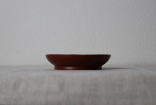 赤木明登】茶托・中・赤 | 京都で木と漆で作ったお椀を扱うおわんや巧