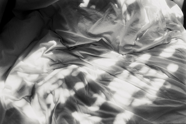 Detalle de la cama en la sesión fotográfica