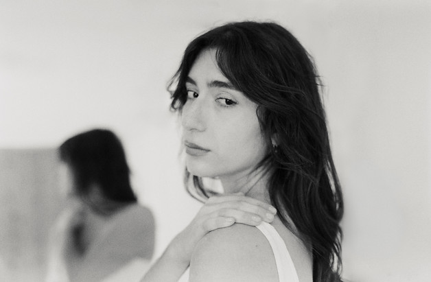 Retrato femenino en proyecto personal de fotografía analógica