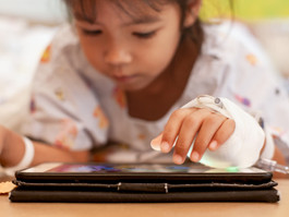UTI Pediátrica do HUOC realiza campanha para compra de tablets destinados às crianças internadas com