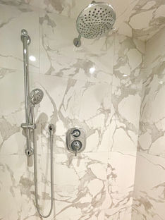 A large format tile was selected to enlarge the space and for easy cleaning. Design and decorating by Caroline Loon Designs