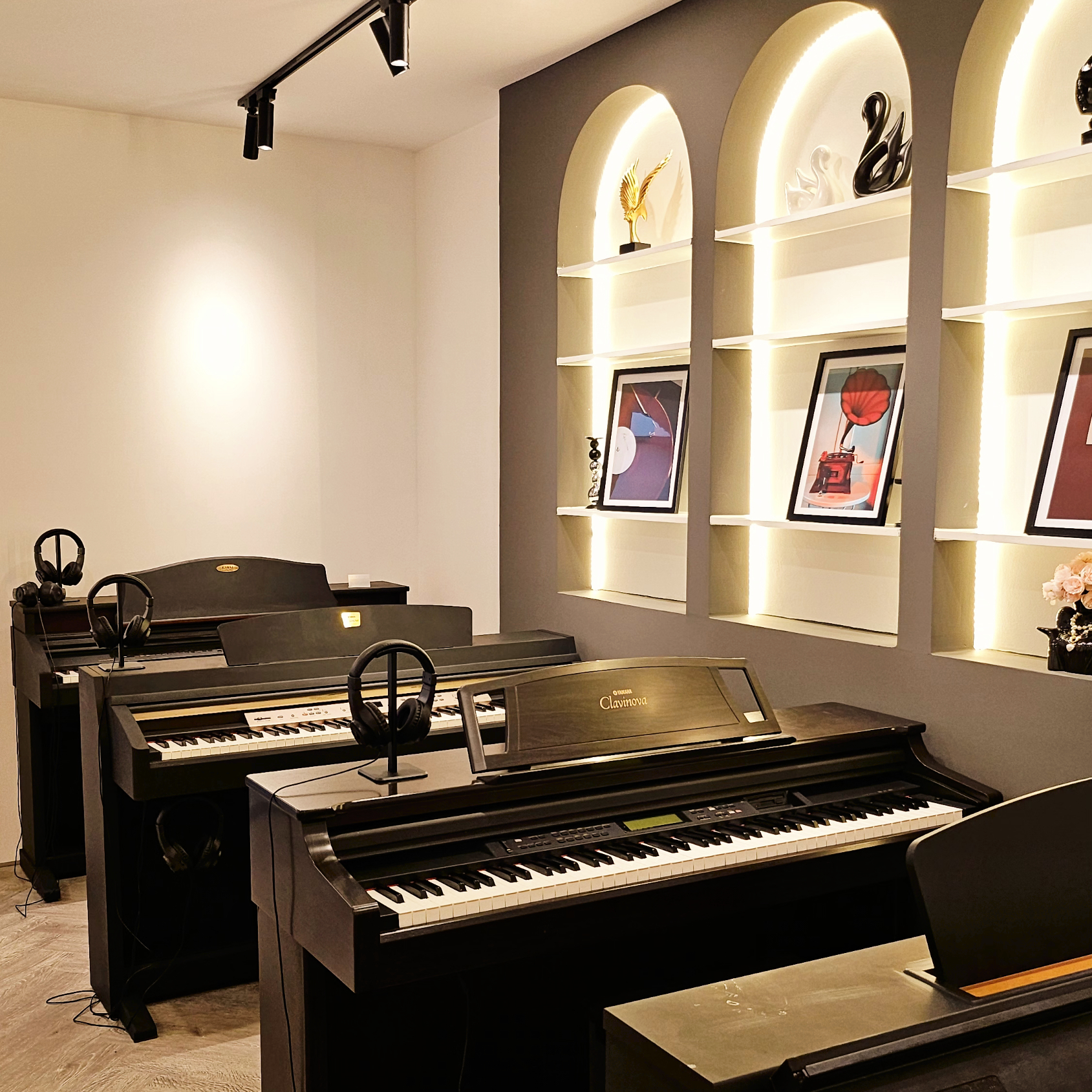 Không gian luyện piano tại CHẠM PIANO