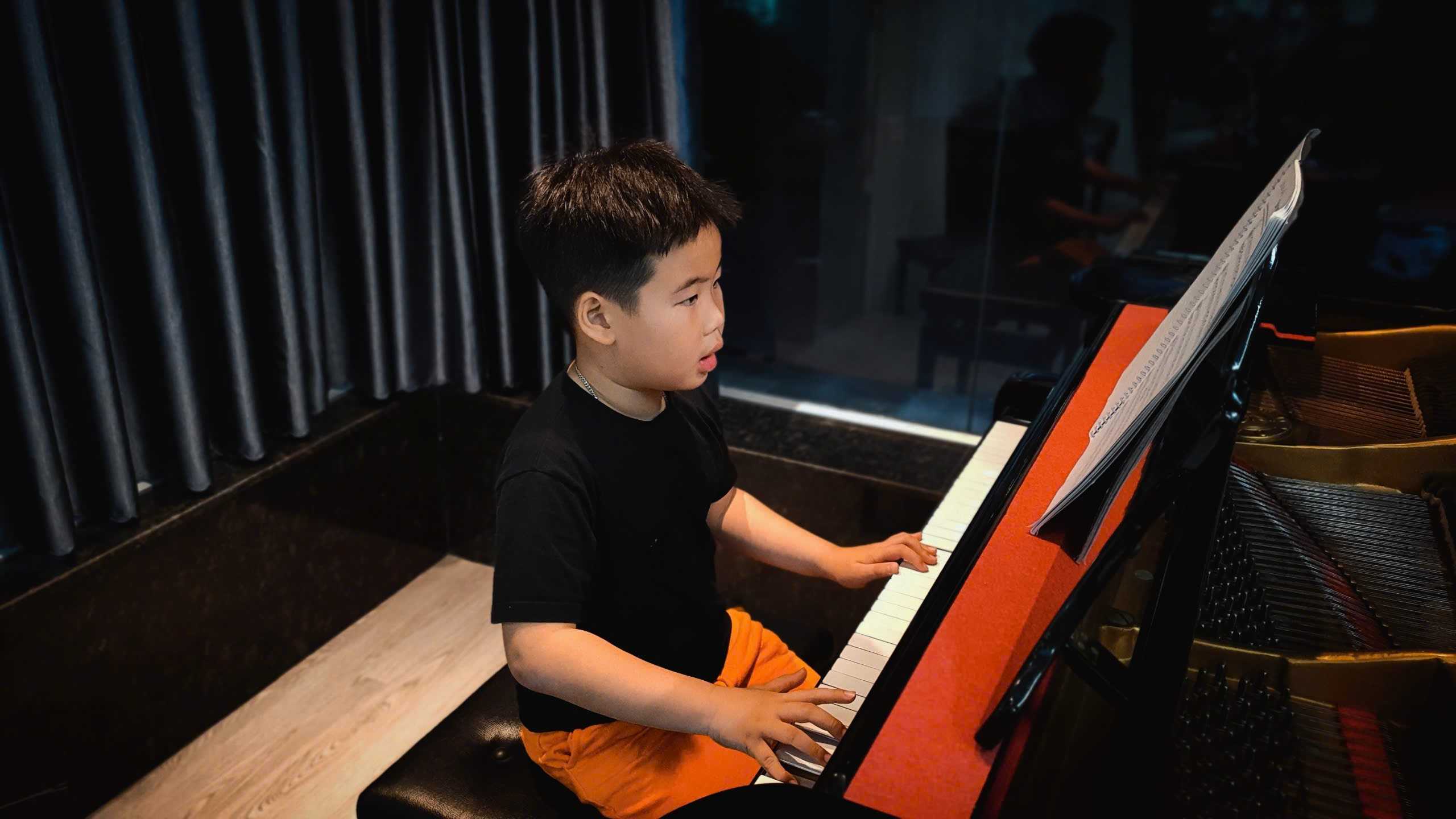 học trên grand piano