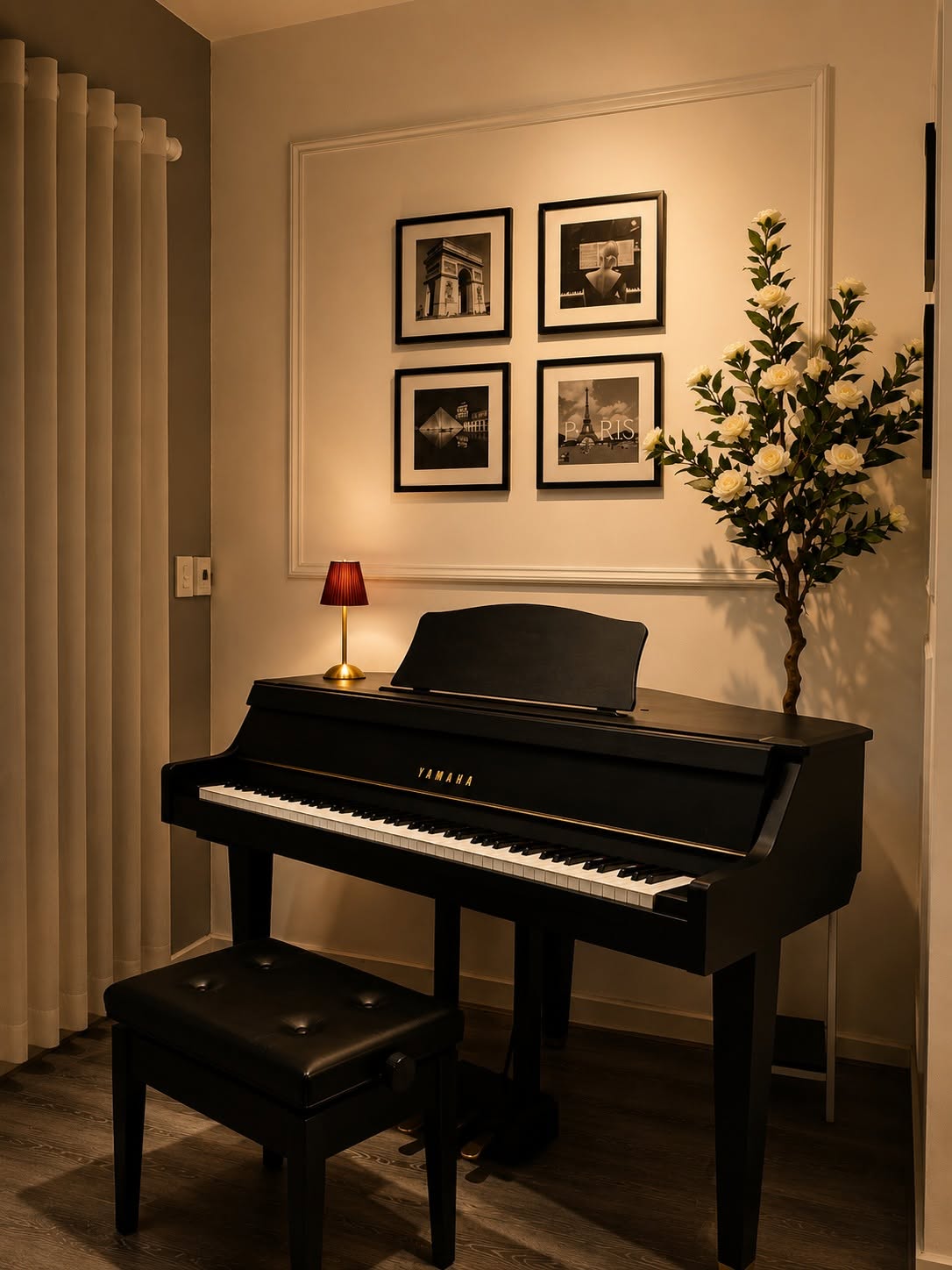 Người luyện đàn tại CHẠM PIANO Practice Space