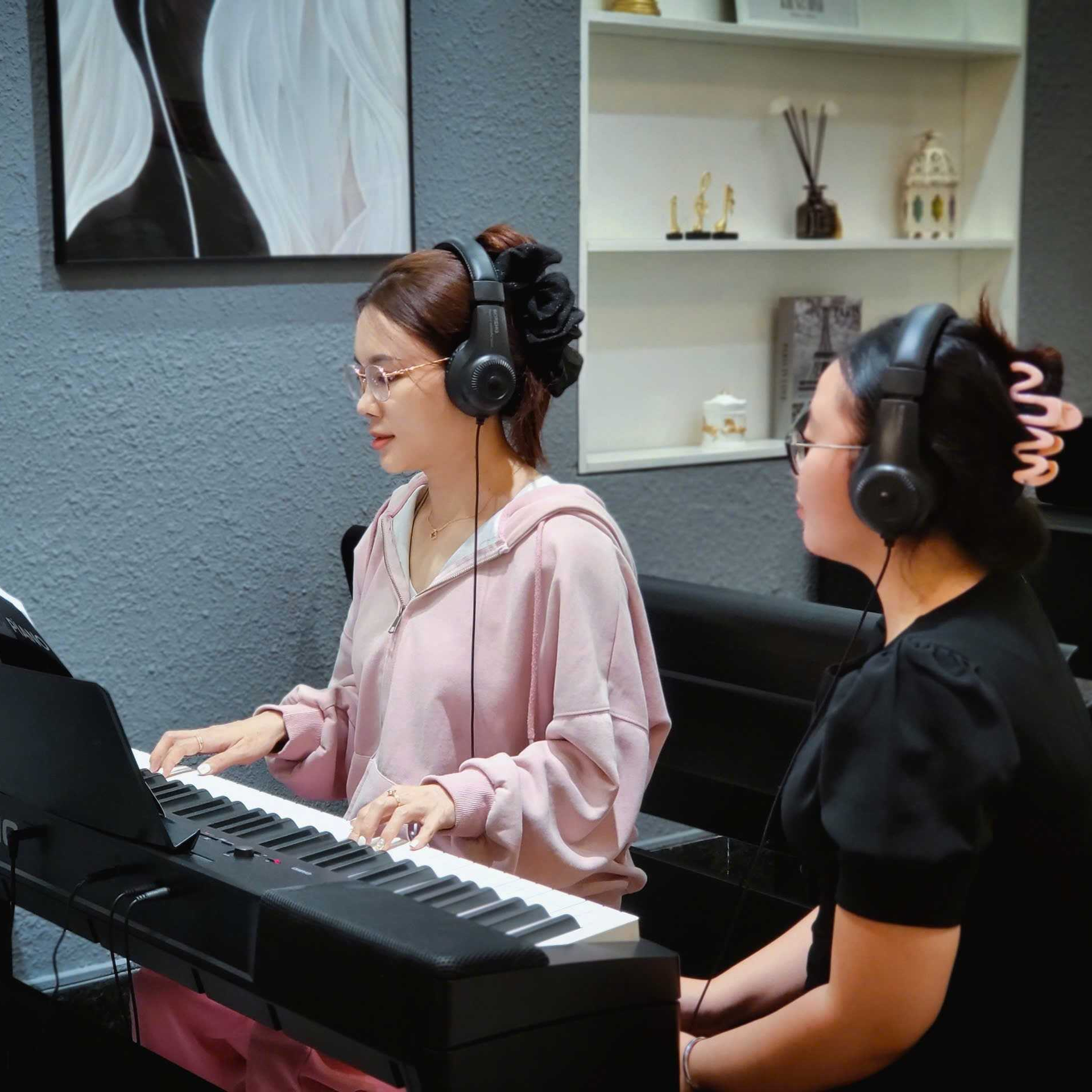 học piano 1 kèm 1