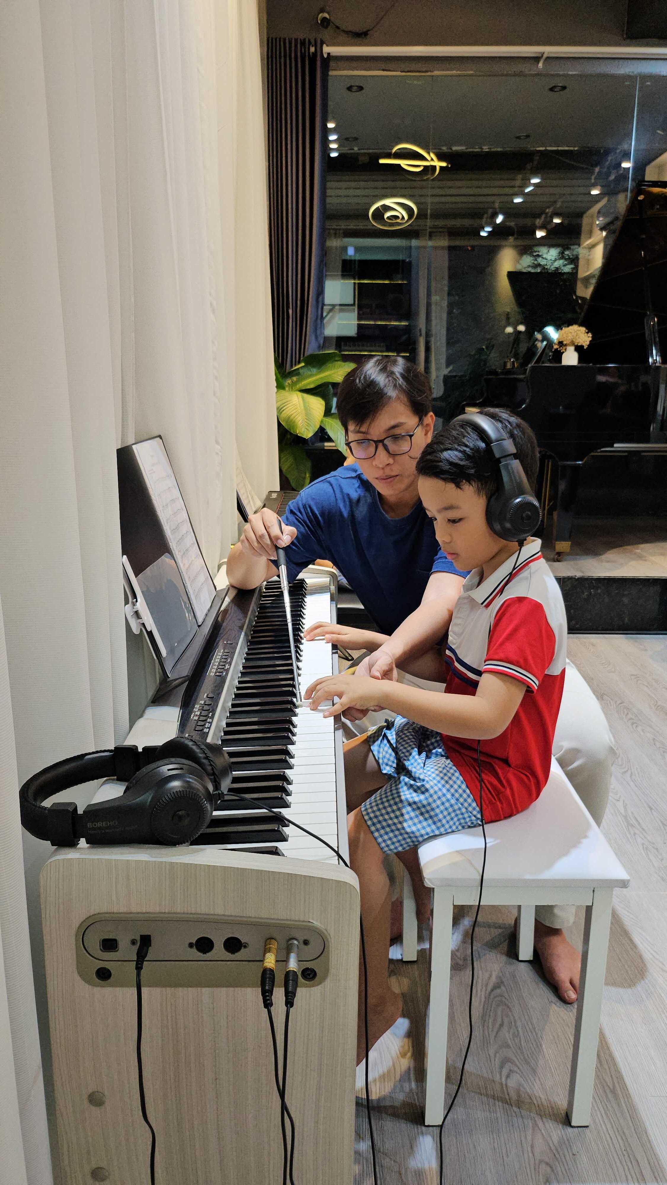 học piano 1 kèm 1