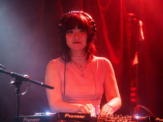 Susan Style Releases her debut Album: "Only a Broken Heart Can Hold the World"