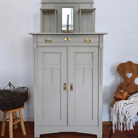 Möbel hellgrau streichen