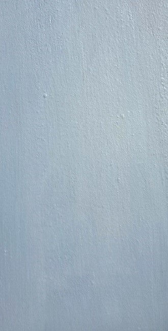 Kalkfarbe blaugrau, Wände streichen mit blauer Kalkfarbe