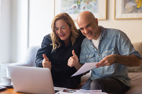 middle-aged-couple-showing-thumb-up.jpg
