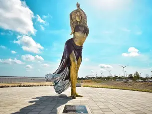 ¡Emotivo Homenaje a Shakira en Barranquilla! Legado con una Estatua de 6.5 Metros en el Gran Malecón.