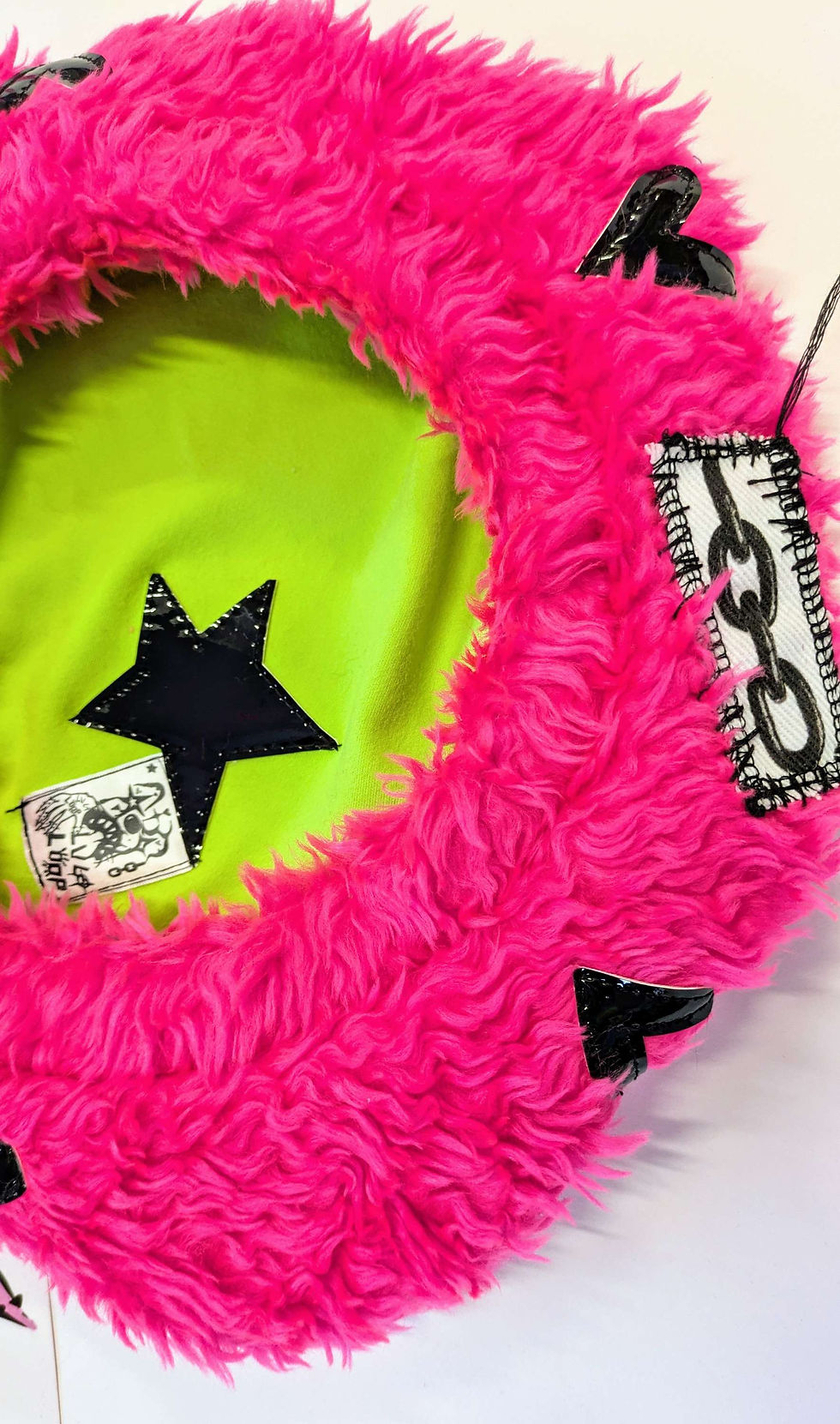 Thumbnail: STARS POP BERET - FLUFFY PINK .