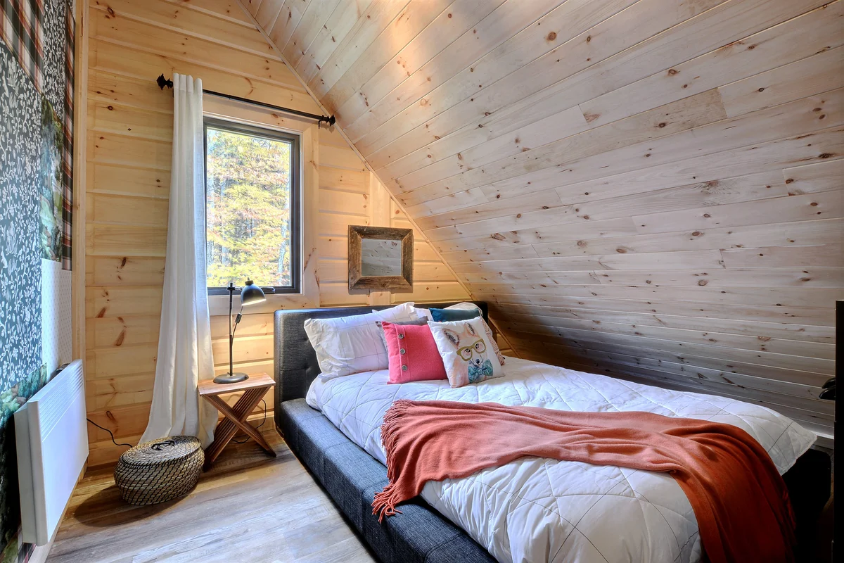 Timber Block Loft Spare Bedroom 