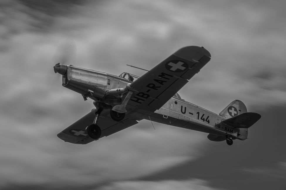 Pilatus P-2 HB-RAM au décollage à Bressaucourt LSZQ