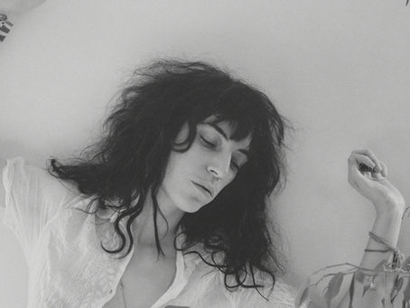 LE PAIN DES ANGES                       de Patti Smith -                             Hors fiction Gallimard