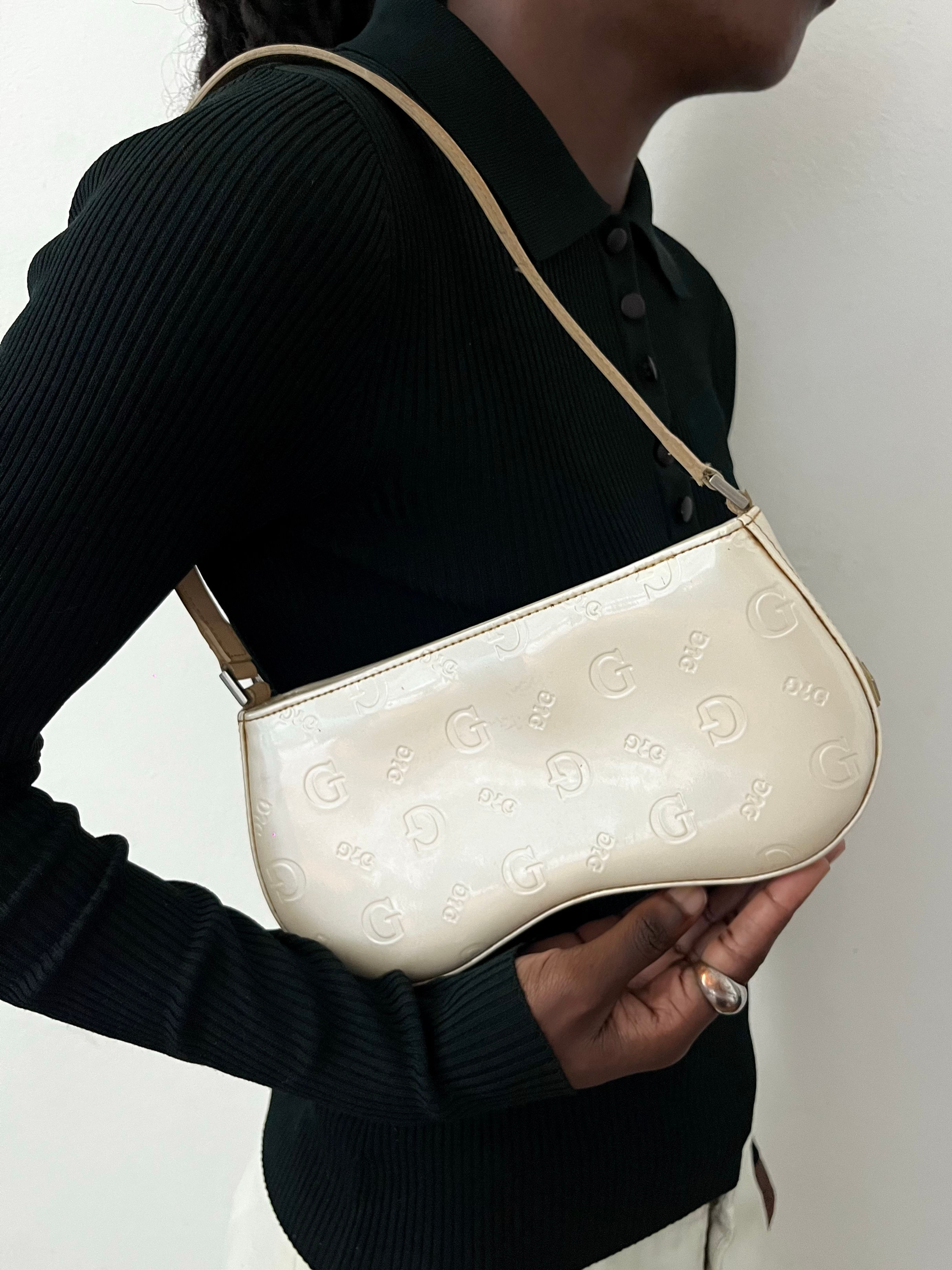 Baguete Guess Monograma