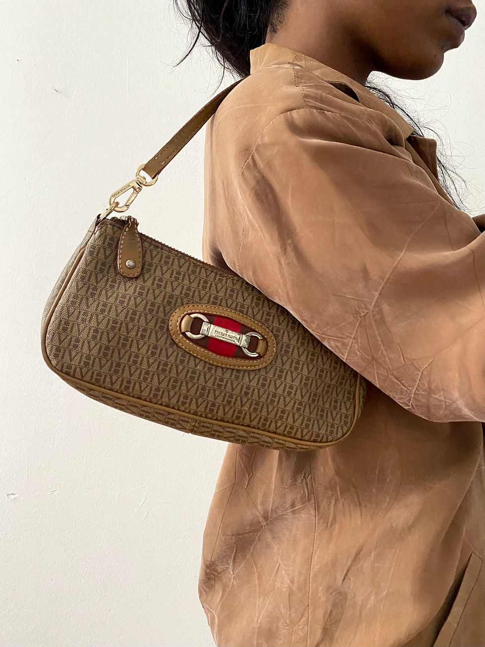 Miniatura: BOLSA BAGUETE VICTOR HUGO MONOGRAM