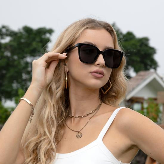 Thumbnail: GLAM BLACK