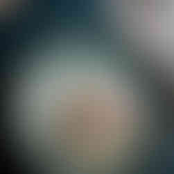 Ceviche de merlu frais, présenté dans une assiette.