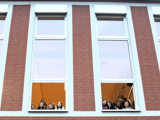 Hermannsburg: Chorklassen des Christian-Gymnasiums geben Fensterkonzert