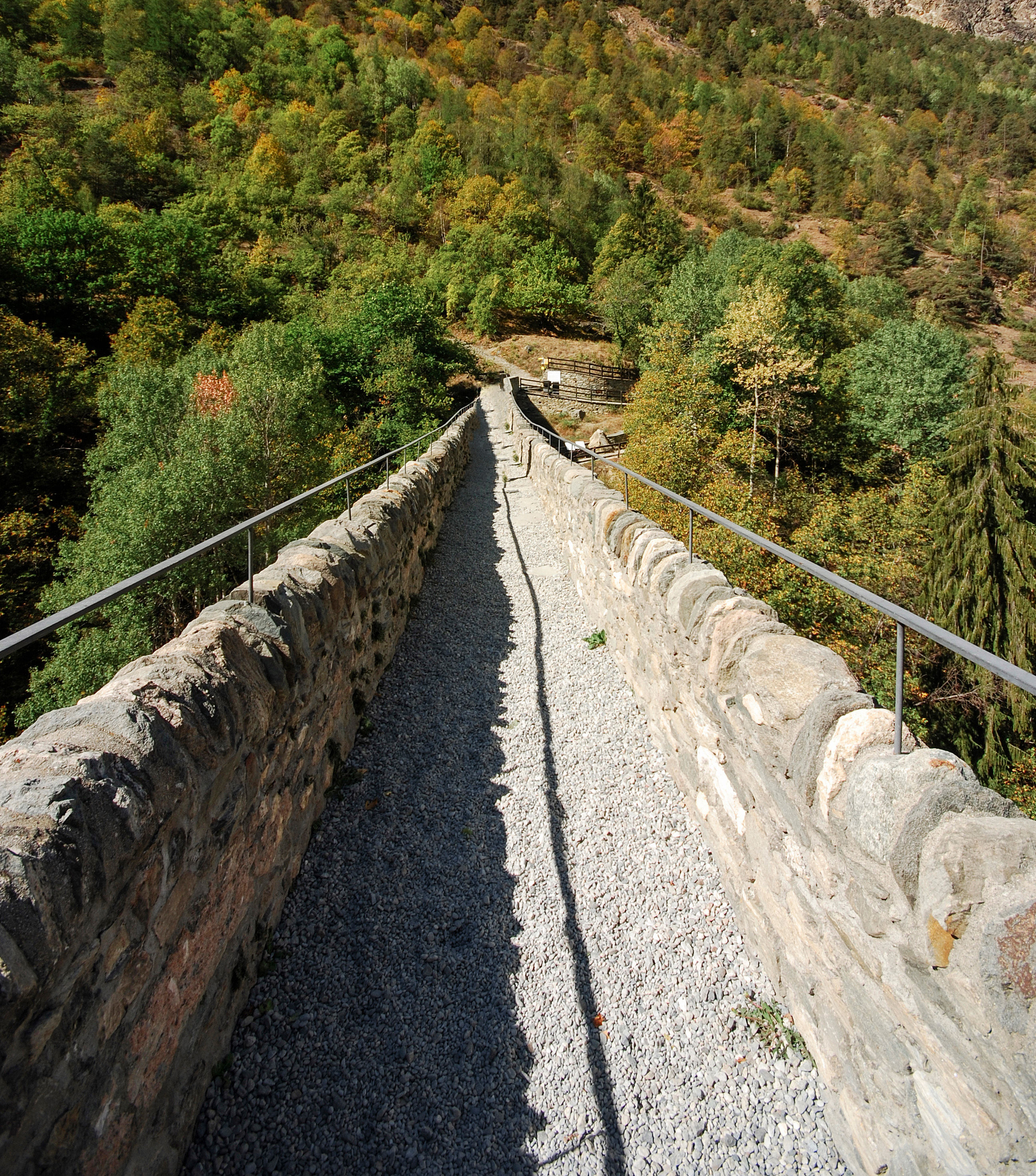 Ponte romano ad arco ad Aosta.