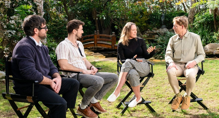 Andrew Carter, Henry Gordon-Smith, Calla Rose Ostrander a Karel Janeček během společného rozhovoru pro podcast Talks 21 o regenerativním zemědělství