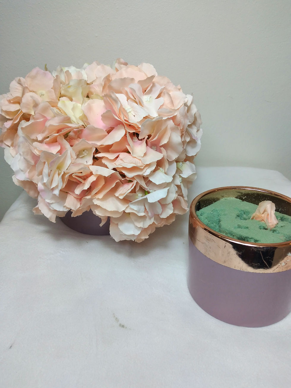 Thumbnail: 4 1/2' pink & gold vase