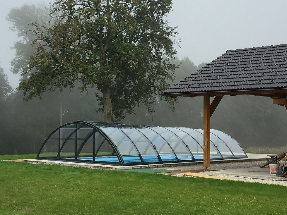 Mittlere Poolüberdachung.jpg