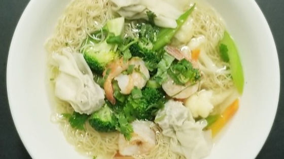 32) Deluxe Wonton Noodle Soup
