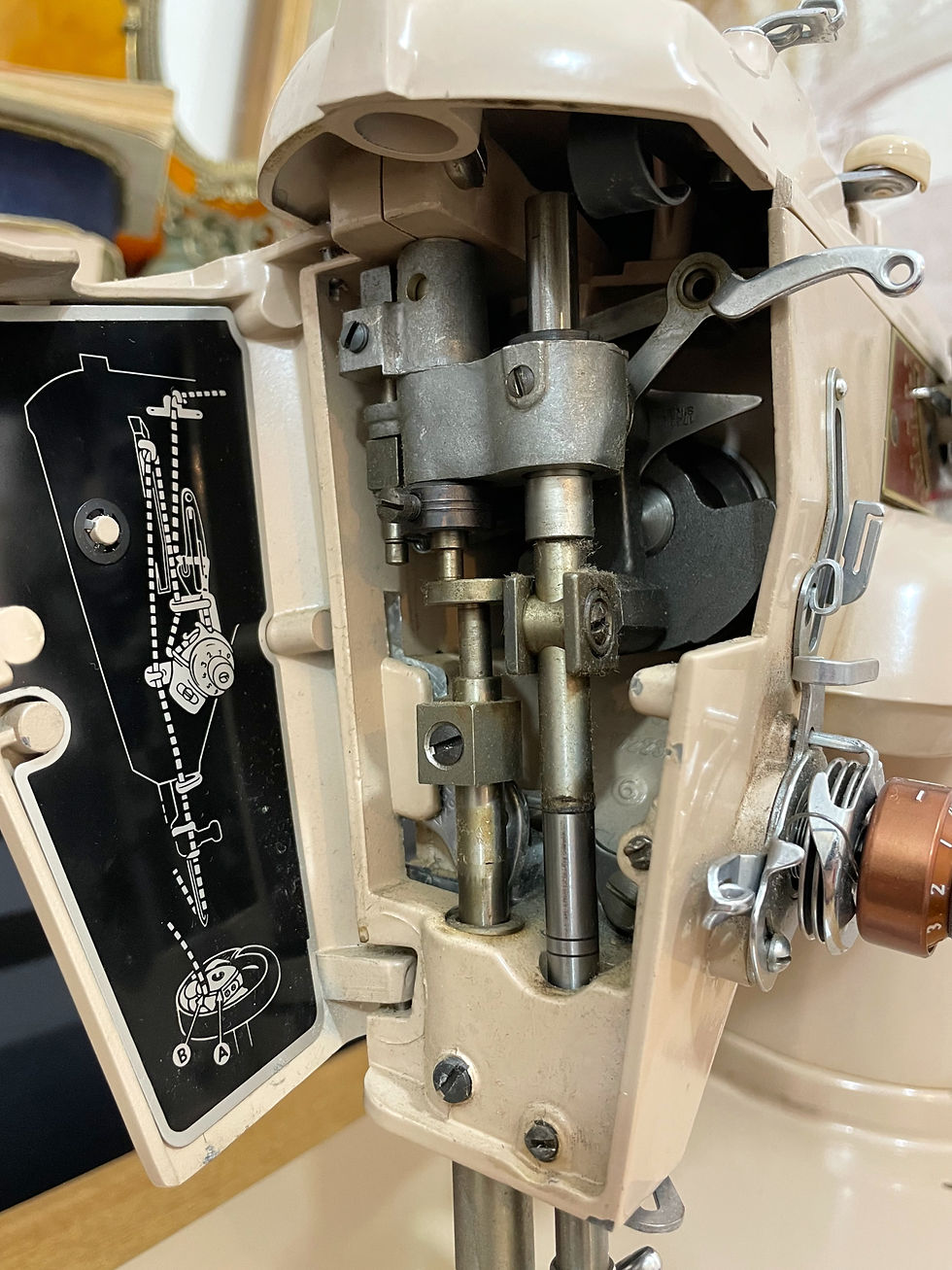 Miniature : Machine à coudre Singer 401G