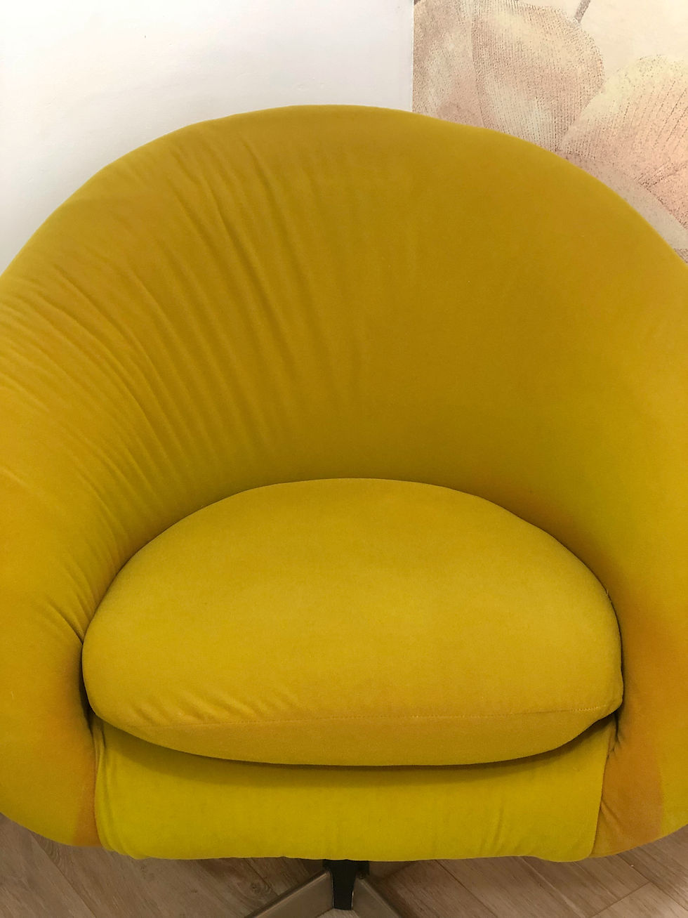 Miniature : Fauteuil coquille des années 60, pivotant, couleur moutarde